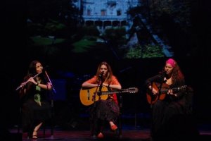 Luísa Vieira, Luisa Sobral e Katerina Polemis no Internacional Folk Music Festival, Berklee Performance Center, Boston 2009